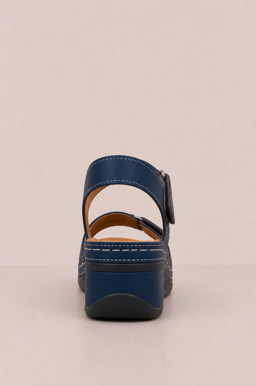 Sandalias ergonómicas de confort Vera Serrat, con plantilla acolchada y diseño cómodo para uso diario.