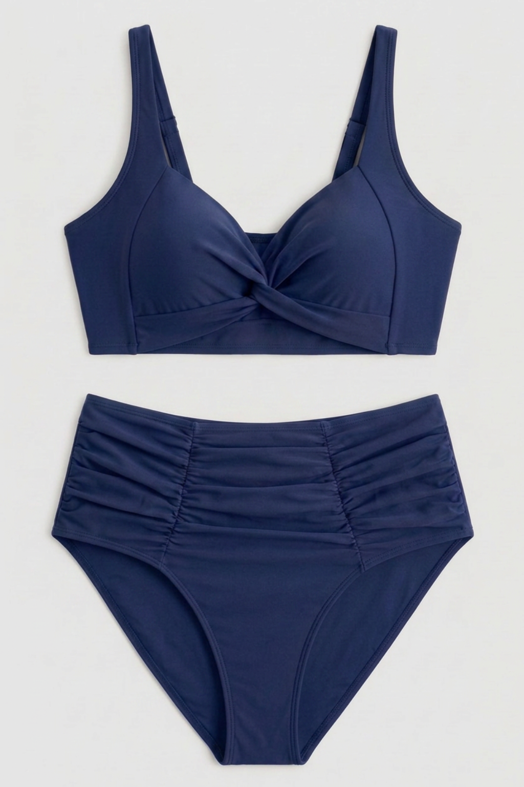 Bikini moldeador de cintura alta de Vera Serrat, en color negro, con diseño ajustado y estilo moderno en la imagen.