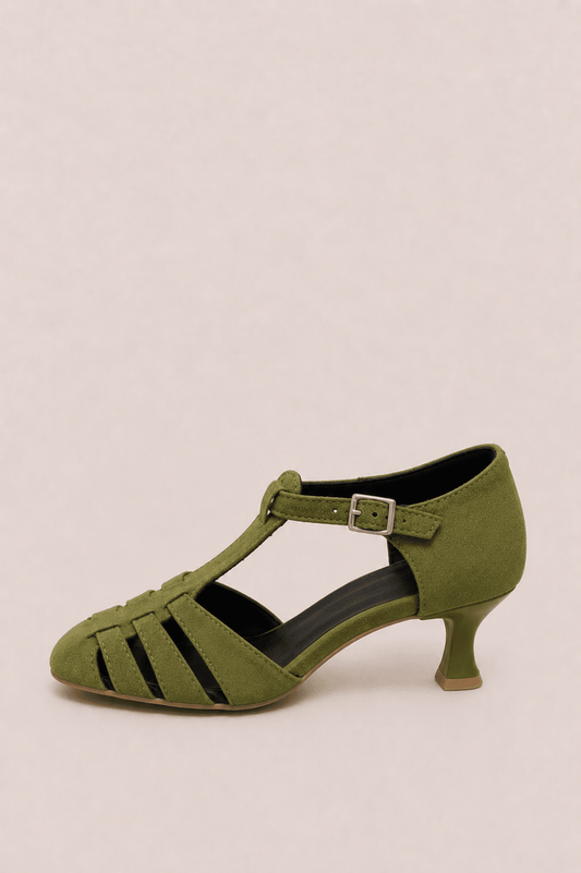 Zapatos de tacón de cuña Vera Serrat Valeria con diseño elegante y detalles en color neutro, ideales para ocasiones formales.