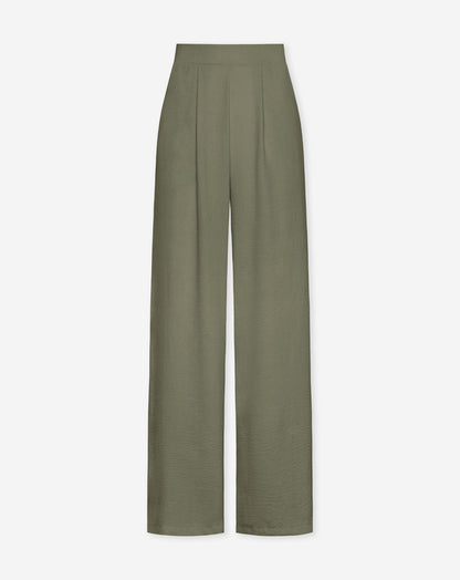 Pantalón Julie de la marca Most Wanted en color oliva claro, con diseño de ropa casual y ajuste cómodo.