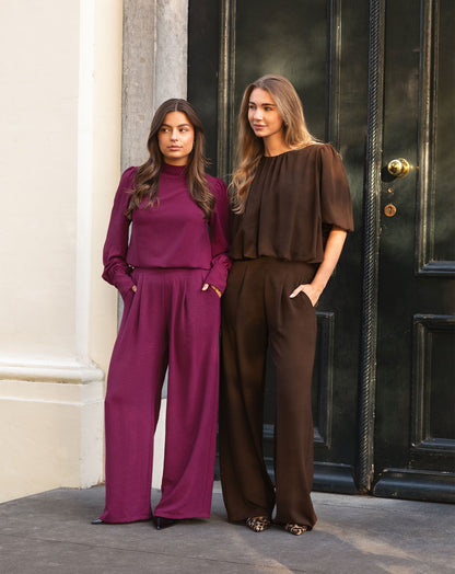 Pantalón marrón Julie de la marca Most Wanted, ropa femenina con estilo casual y cómodo, vista frontal en la imagen.
