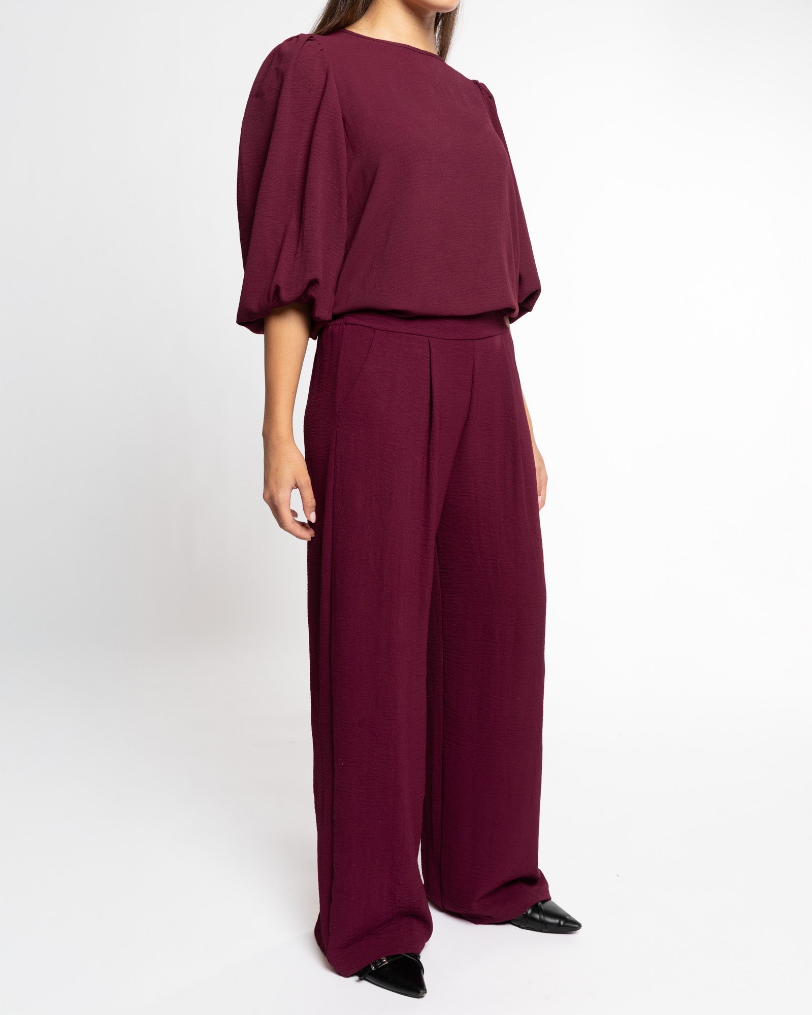 Pantalón color burdeos Most Wanted Julie, prenda de ropa ajustada y elegante para mujer, vista en primer plano.