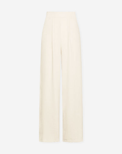 Pantalón Julie de Most Wanted en color crema, vista frontal con detalles de diseño y tejido suave para moda casual.