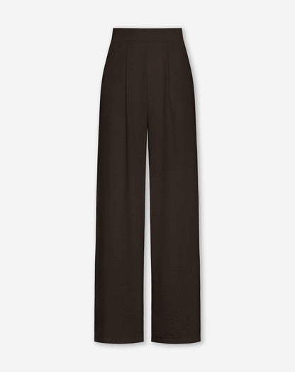 Pantalón Julie de Most Wanted en color marrón oscuro, vista frontal del pantalón de ropa para mujer.