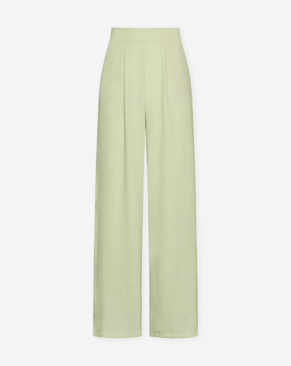 Pantalón Julie de la marca Most Wanted en color verde militar, diseño de ropa casual para mujer, visible en la imagen.