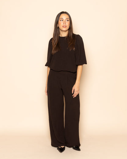 Pantalón Most Wanted Julie en color marrón oscuro, vista frontal de estilo casual y cómodo para mujer.