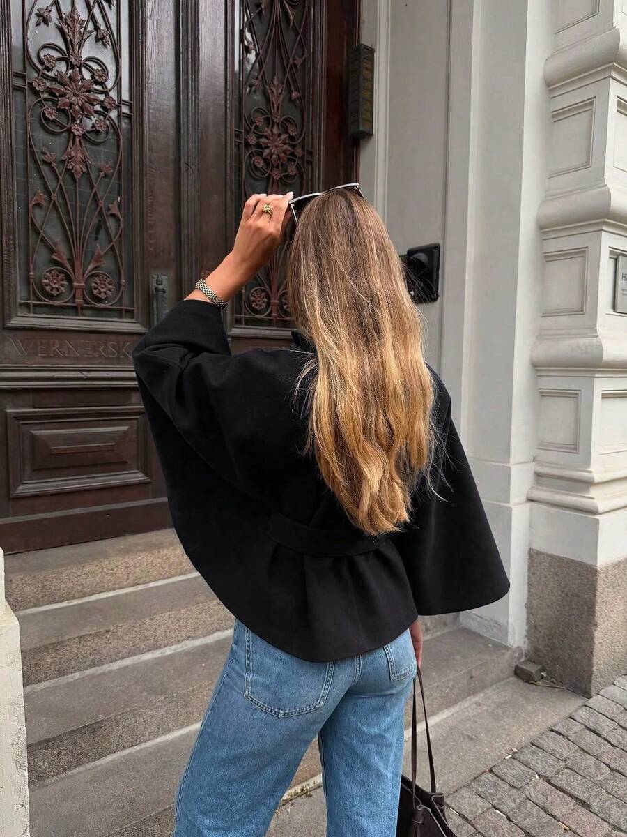 Capa Elegante de Lana con Cinturón