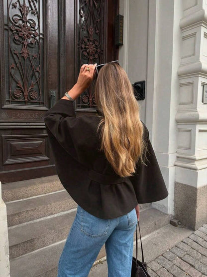 Capa Elegante de Lana con Cinturón