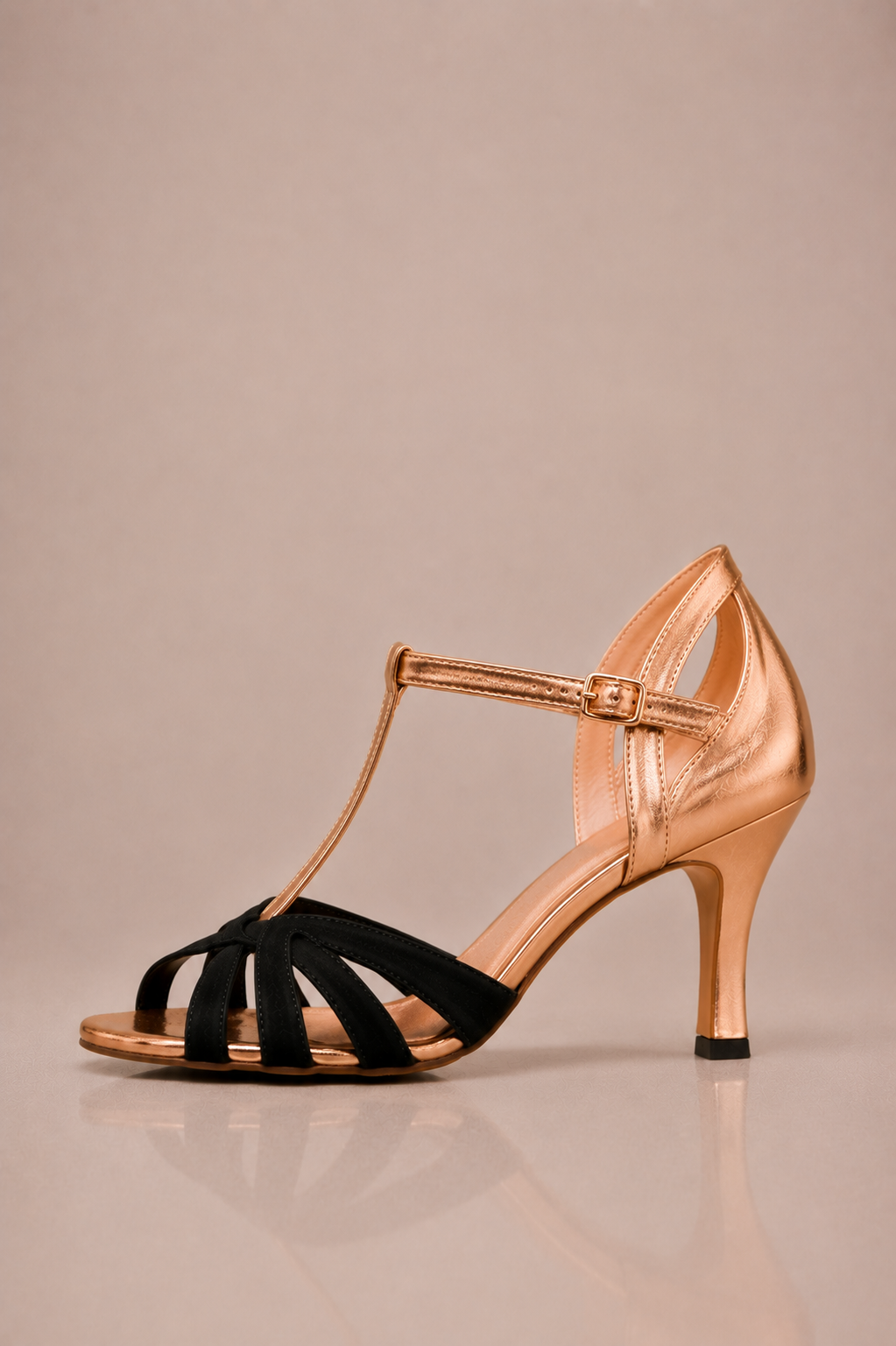 Tacones ortopédicos de la marca Vera Serrat, diseño ergonómico y cómodo para soporte y estilo.
