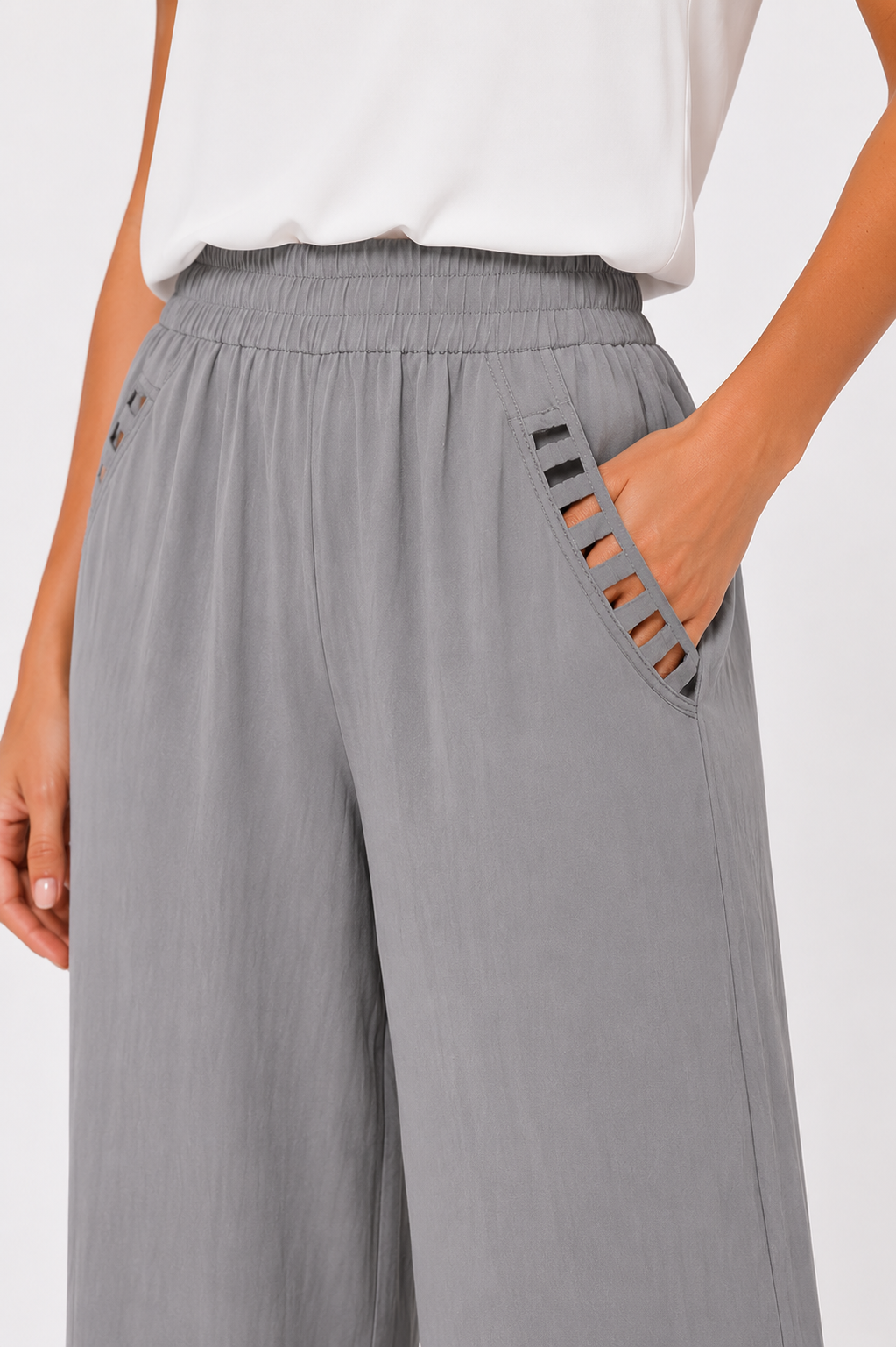 Pantalón de lino chic para mujer de la marca Vera Serrat, con diseño elegante y corte cómodo en color neutro.
