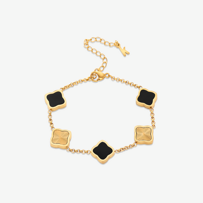 Pulsera trévol de la marca NOA FERRER con diseño elegante y detalles en tonos oscuros y dorados.