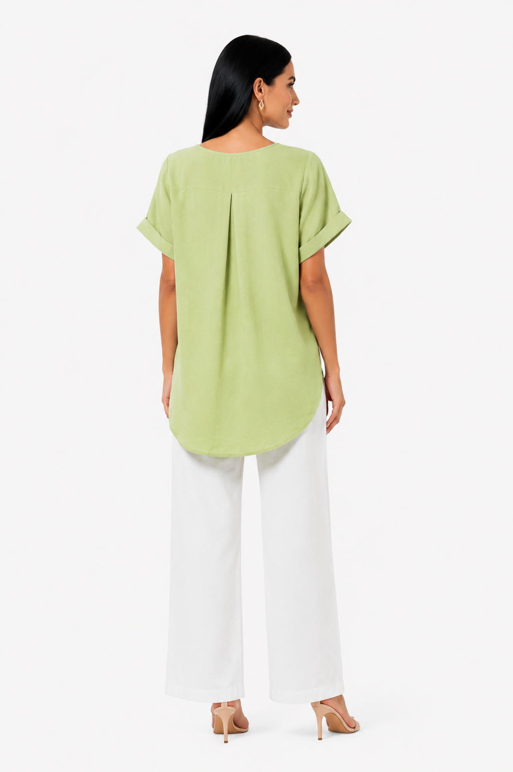 Camisa cómoda y elegante Vera Serrat llamada Estela, con diseño moderno y tejido suave en color neutro.