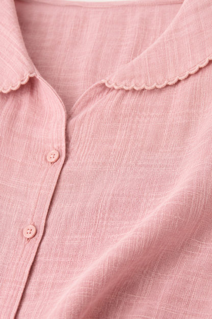 Blusa ligera Adela de estilo romántico de Vera Serrat, con detalles delicados y diseño femenino en la imagen.