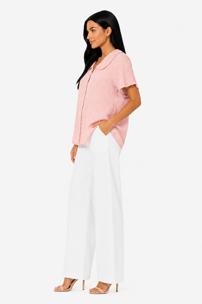 Blusa ligera de estilo romántico Adela de Vera Serrat, con detalles delicados y diseño femenino en color suave.