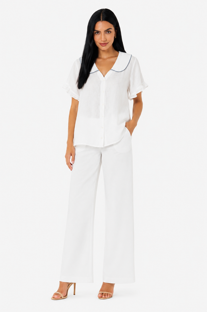 Blusa ligera Adela de estilo romántico de Vera Serrat, con detalles delicados y diseño femenino en la imagen.