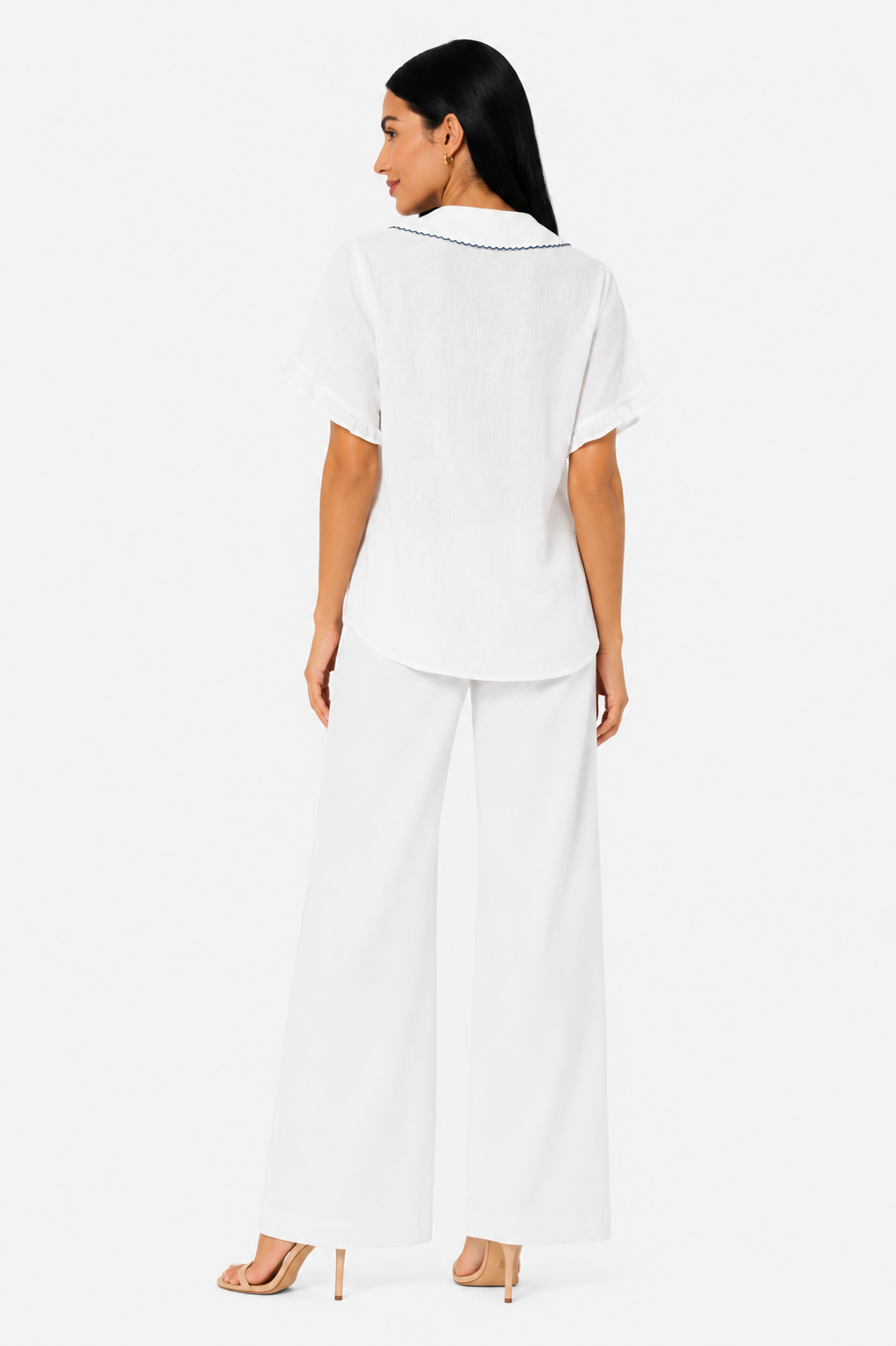 Blusa ligera de estilo romántico Adela de Vera Serrat, con detalles delicados y tejido suave en color claro.