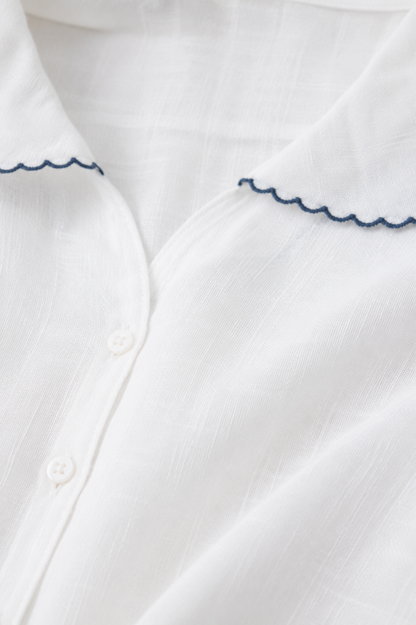 Blusa ligera Adela de estilo romántico de Vera Serrat, con detalles delicados y diseño femenino en color suave.