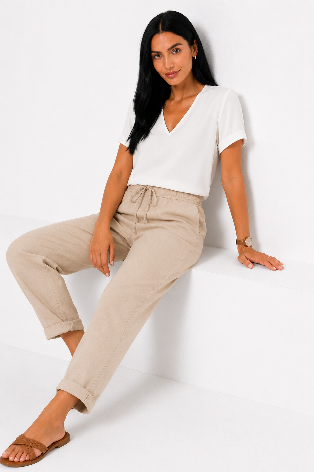 Pantalón fluido con cintura elástica de Vera Serrat, en color neutro, con diseño cómodo y moderno para mujer.