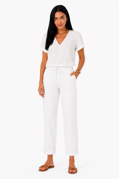 Pantalón fluido con cintura elástica de Vera Serrat, en color neutro, mostrando su textura suave y diseño cómodo en vista frontal.