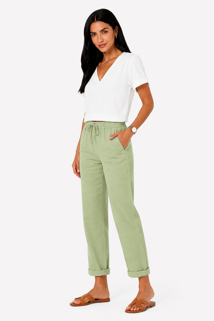 Pantalón fluido con cintura elástica de la marca Vera Serrat, en color oscuro, mostrando su tejido suave y cómodo.
