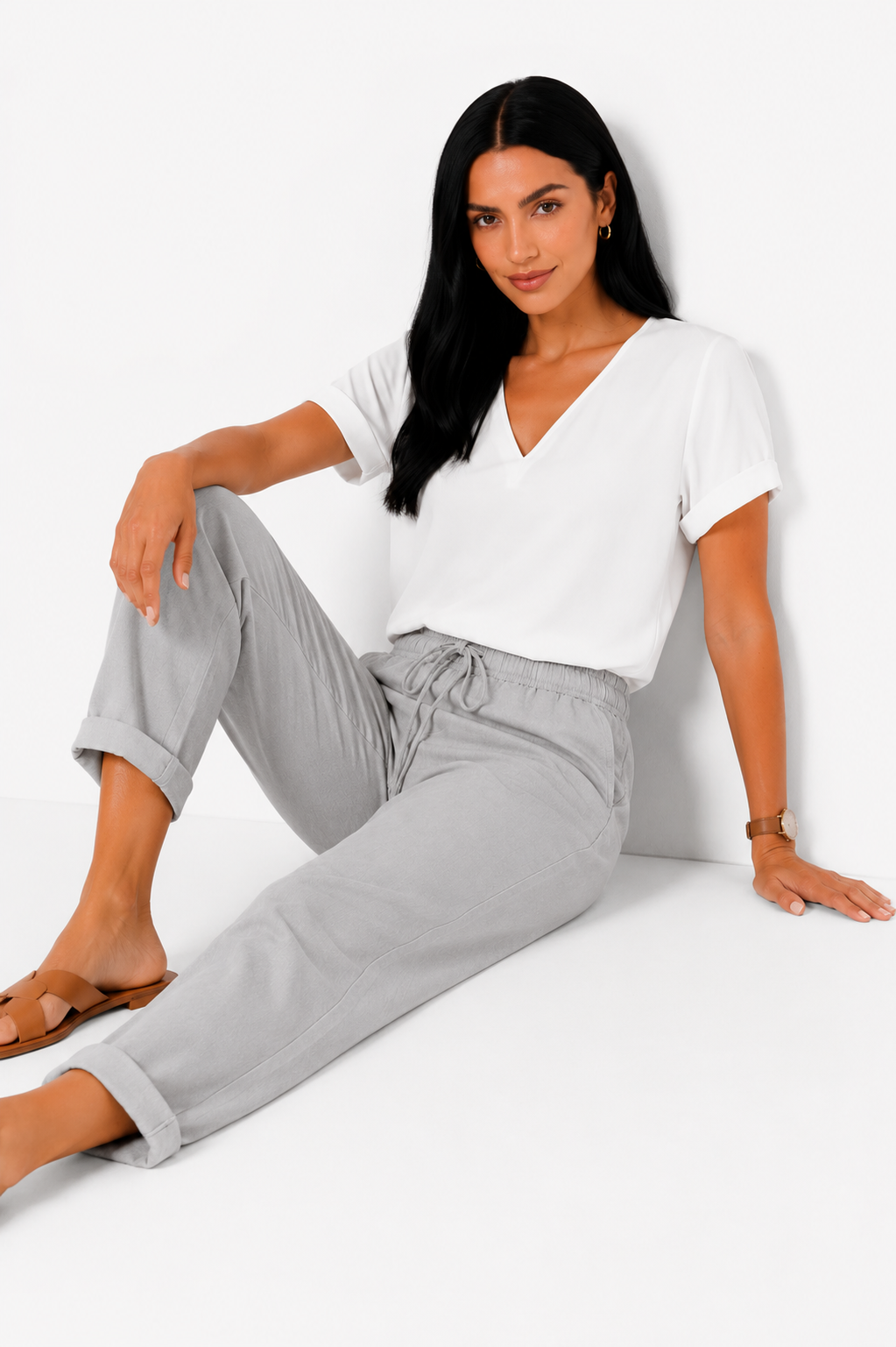 Pantalón fluido con cintura elástica de la marca Vera Serrat, en color negro, con corte cómodo y suave tejido.