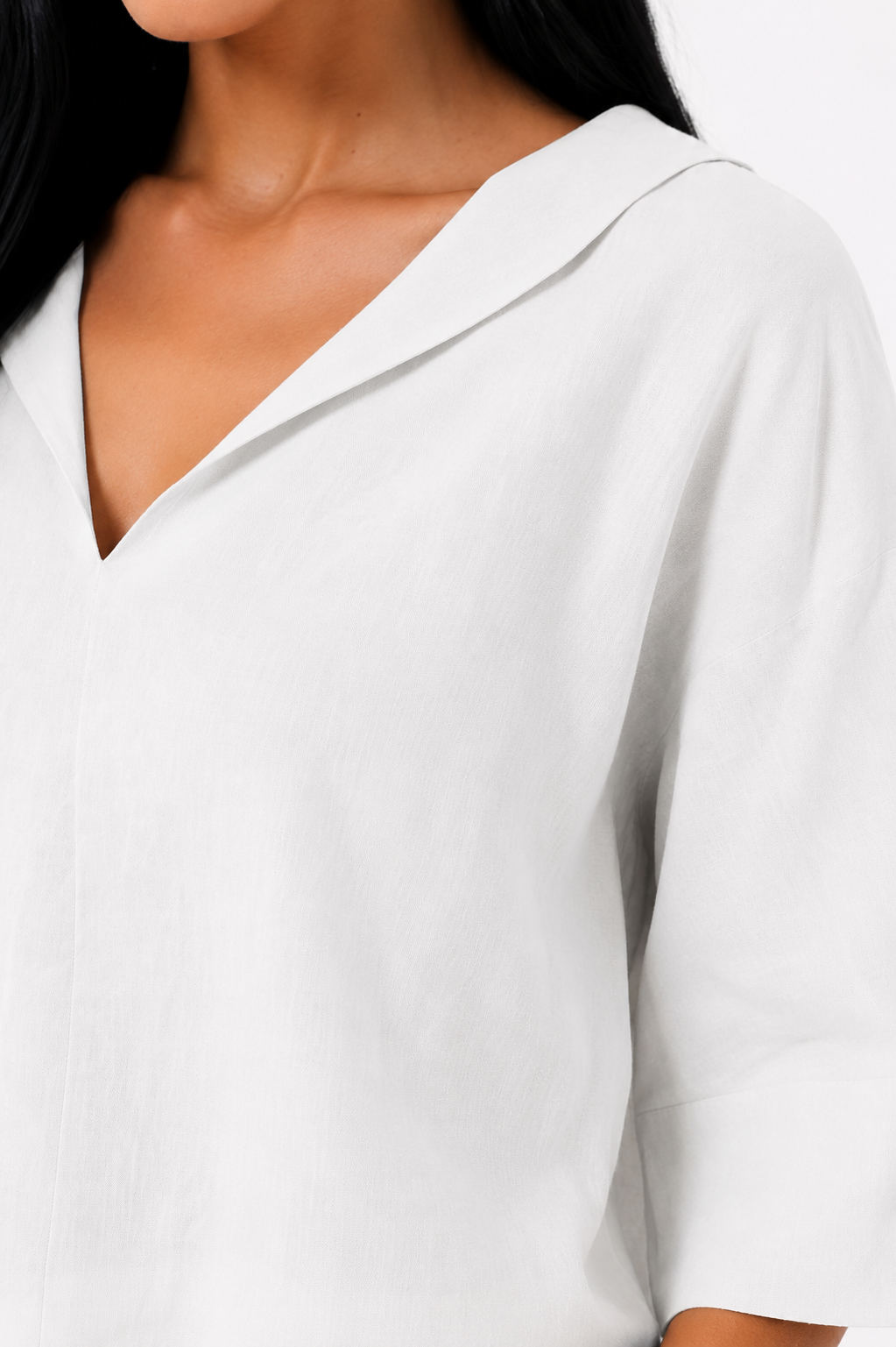 Blusa blanca de corte fluido de la marca Vera Serrat, con diseño elegante y tela ligera para un estilo cómodo y sofisticado.