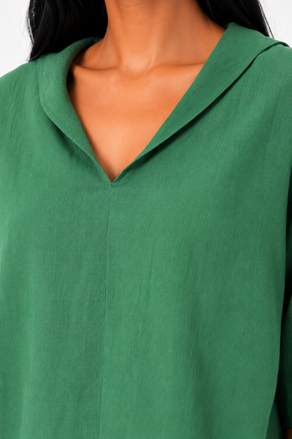Blusa blanca de corte fluido Lucía de Vera Serrat, con estilo elegante, perfecta para looks casual y formales.