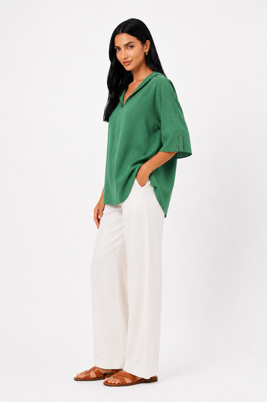 Blusa blanca de corte fluido de la marca Vera Serrat, con diseño elegante y cómodo para ocasiones casuales y formales.