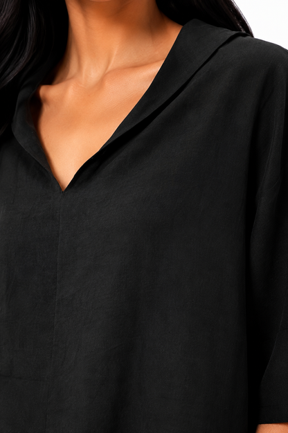 Blusa blanca de corte fluido de la marca Vera Serrat, con diseño elegante y tejido suave, para un estilo cómodo y sofisticado.