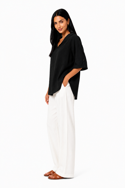 Blusa blanca de corte fluido Lucía de Vera Serrat, con diseño elegante y tejido suave, vista frontal en imagen.