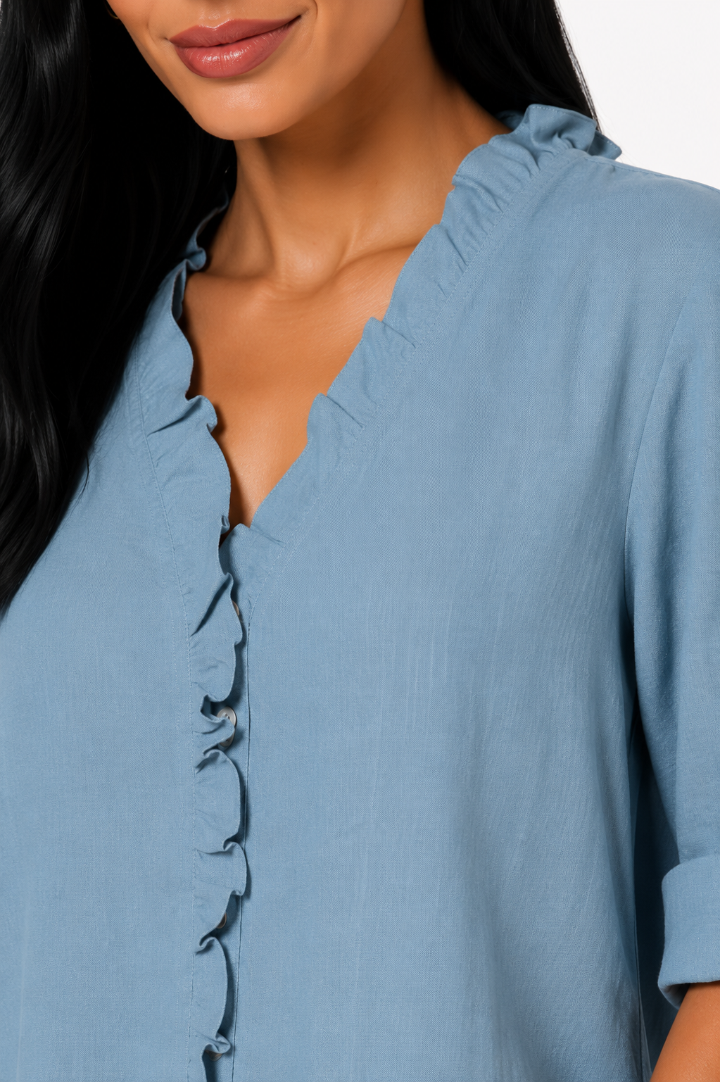 Camisa de algodón y lino con volantes de la marca Vera Serrat, en color blanco, con detalles elegantes y estilo femenino.