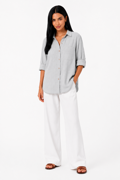 Blusa de lino premium Eva de Vera Serrat, diseño ligero y cómodo, en color neutro, con detalles elegantes y estilo casual.