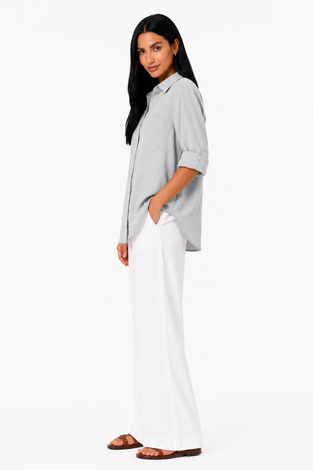 Blusa de lino premium Eva de Vera Serrat en color neutro, mostrando su diseño elegante y tejido ligero.