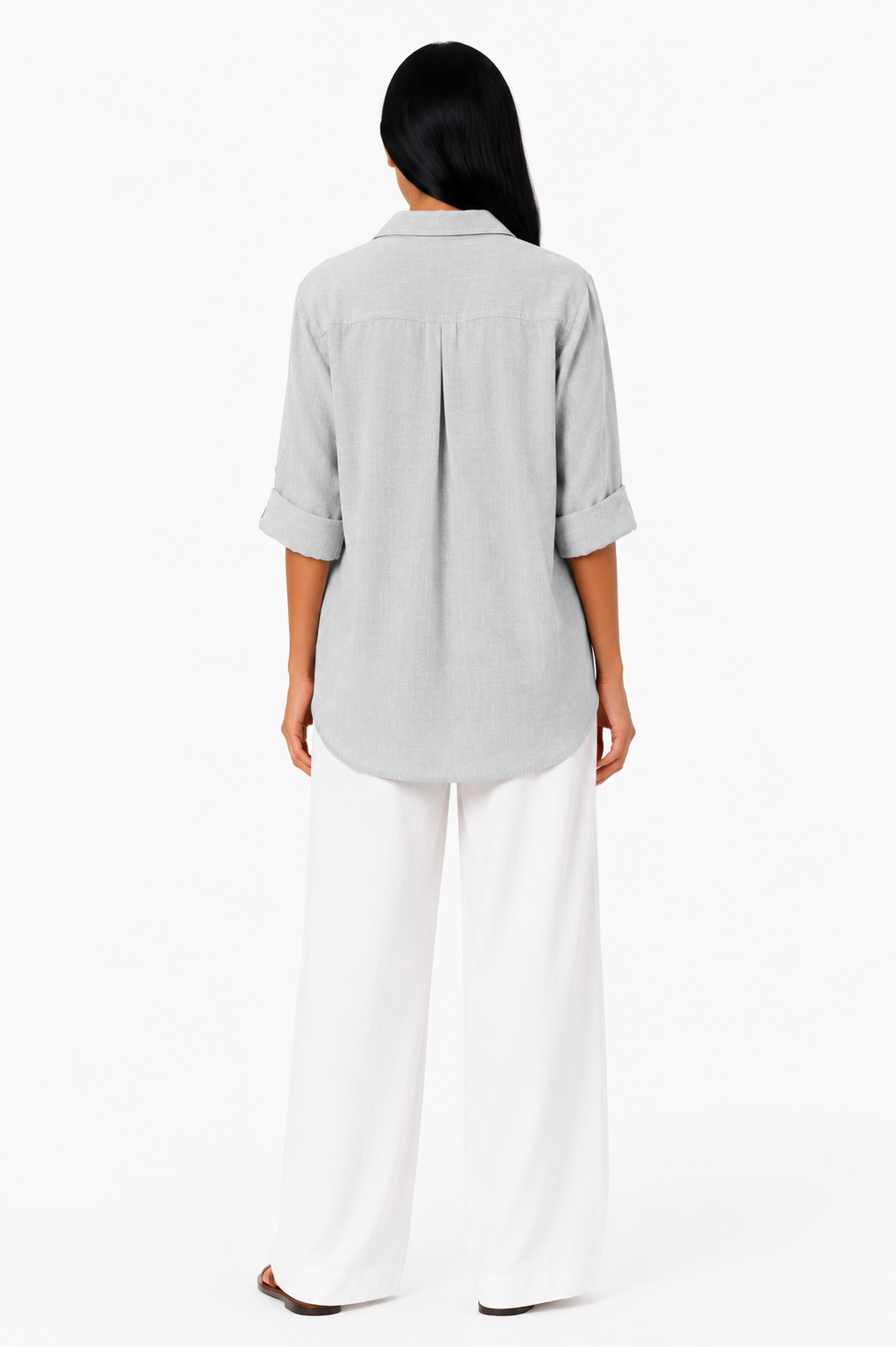 Blusa de lino premium Eva de Vera Serrat, muestra detalles de la tela y diseño elegante en color claro.
