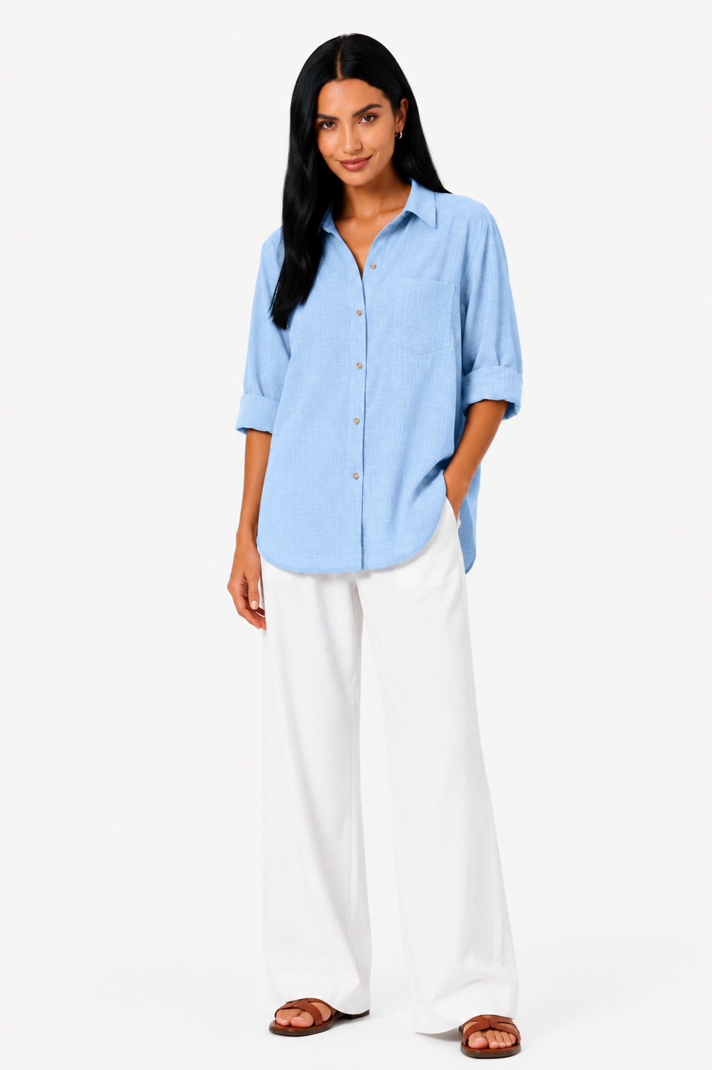 Blusa de lino premium Eva de Vera Serrat, muestra detalles de tela ligera y diseño elegante en color neutro.