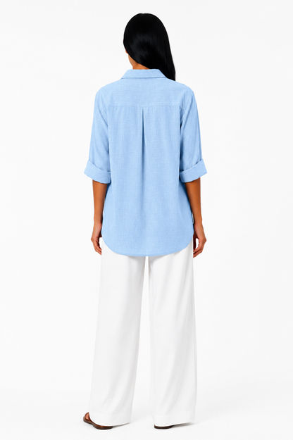 Blusa de lino premium Eva de Vera Serrat, con diseño ligero y elegante, mostrada en color neutro sobre fondo blanco.