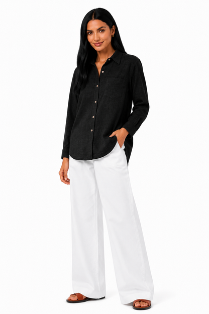 Blusa de lino premium Eva de Vera Serrat, con diseño elegante y detalles suaves en tela de lino natural.