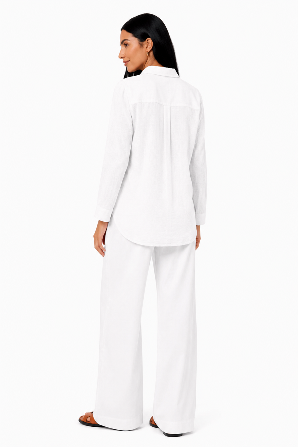 Blusa de lino premium Eva de Vera Serrat, con diseño elegante y cómodo, en color blanco, muestra el tejido y detalles de la prenda.