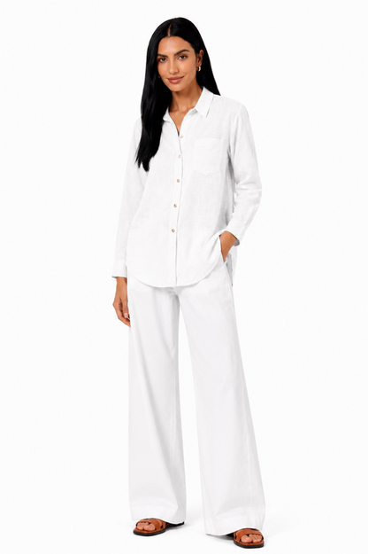 Blusa de lino premium Eva de Vera Serrat, de color blanco, con diseño elegante y detalles suaves en la tela.