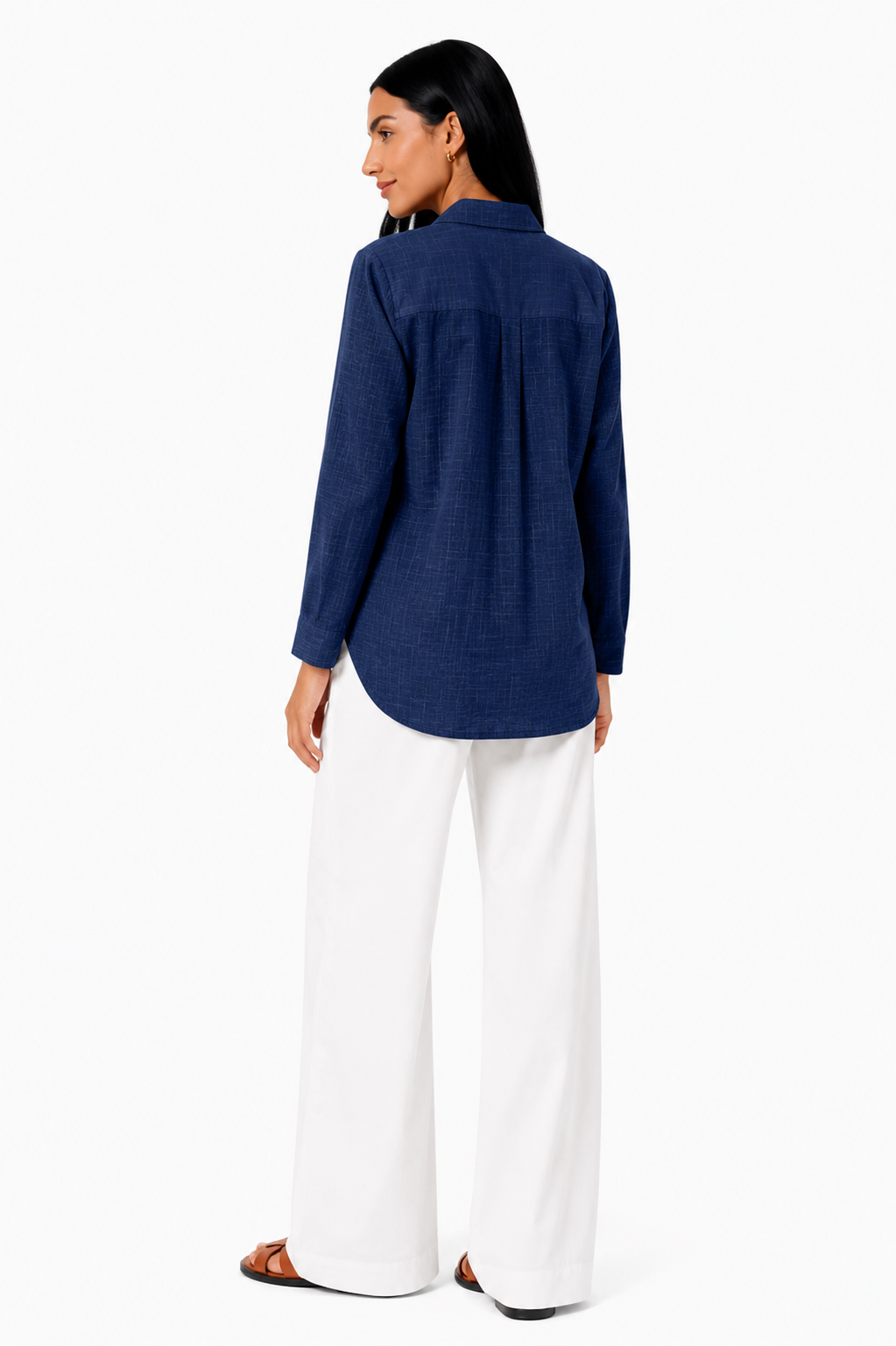 Blusa de lino premium Eva de Vera Serrat, con diseño elegante y tejido ligero en color neutro.
