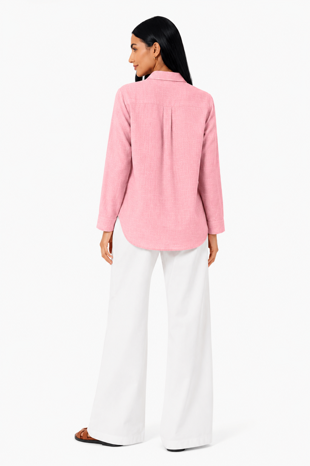 Blusa de lino premium Eva de Vera Serrat, con diseño elegante y detalles en tela ligera de color neutro.