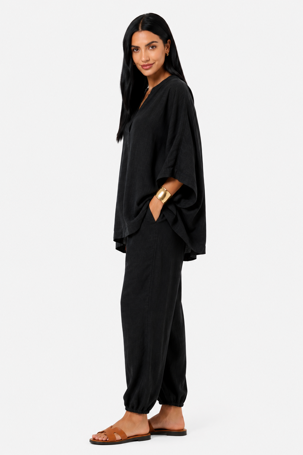 Conjunto de blusa fluida y pantalón ancho para mujer Vera Serrat, ideal para un estilo cómodo y elegante.
