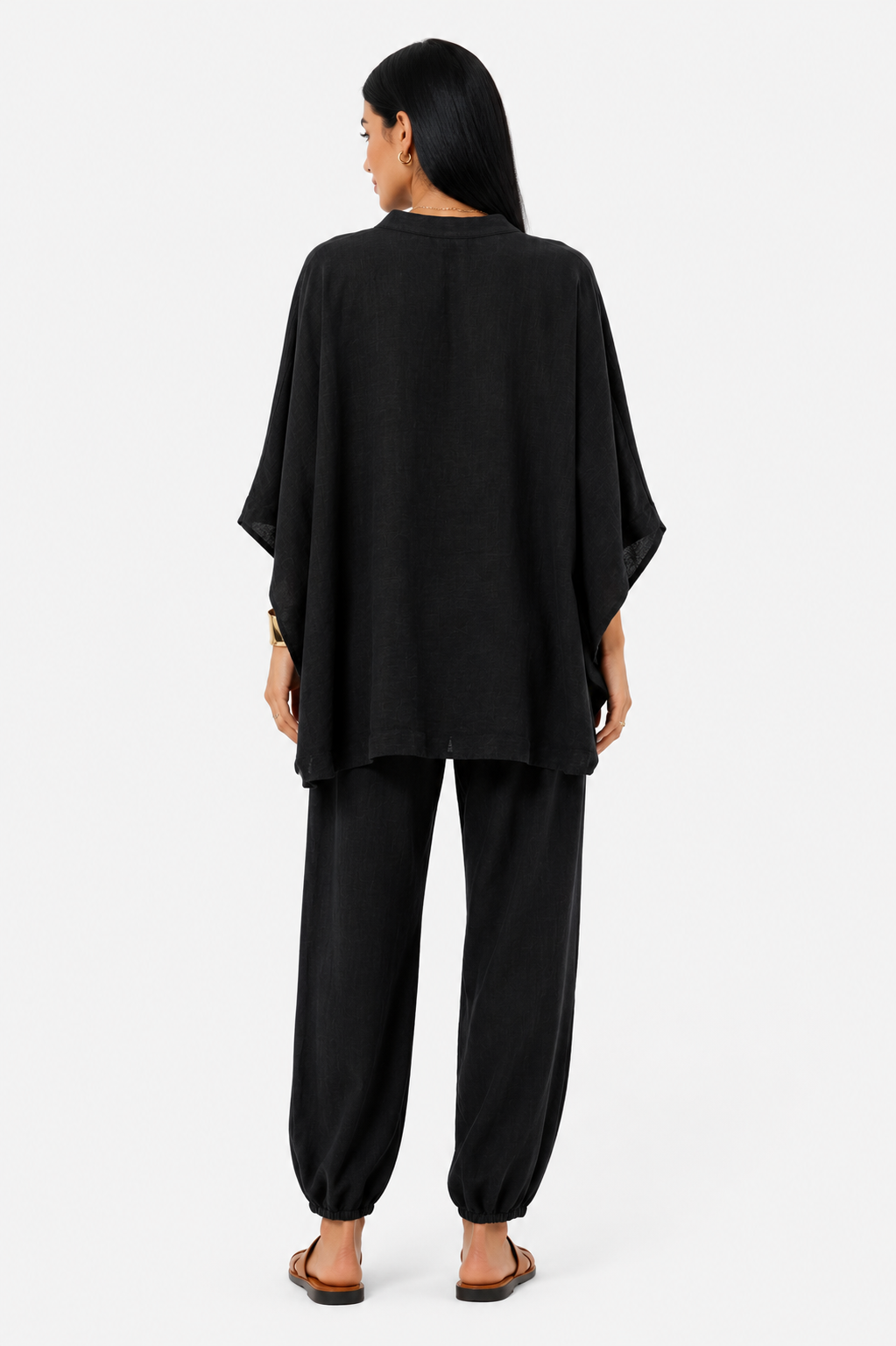 Conjunto de blusa fluida y pantalón ancho para mujer de Vera Serrat, en tela ligera y estilo elegante.