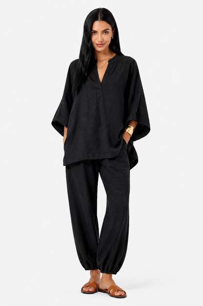 Conjunto de blusa fluida y pantalón ancho para mujer de Vera Serrat, en color neutro, con tela ligera y estilo elegante.