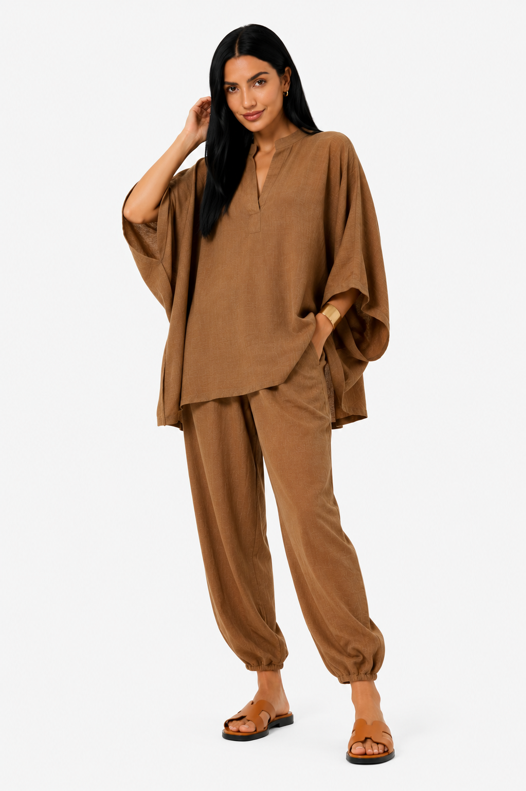 Blusa fluida y pantalón ancho para mujer en conjunto Marina de Vera Serrat, estilo cómodo y elegante para cualquier ocasión.