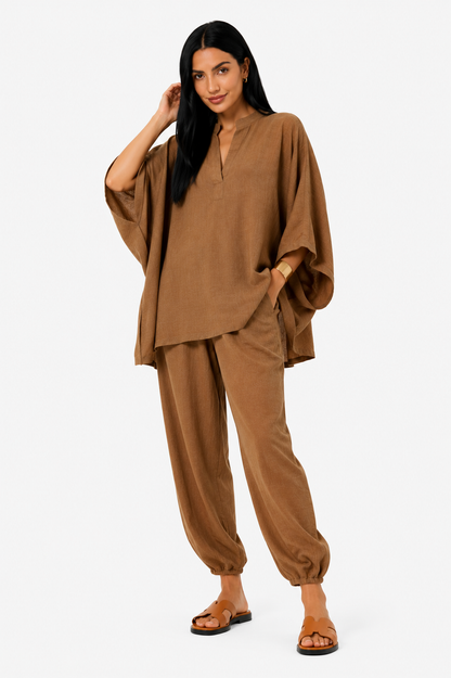 Blusa fluida y pantalón ancho para mujer en conjunto Marina de Vera Serrat, estilo cómodo y elegante para cualquier ocasión.