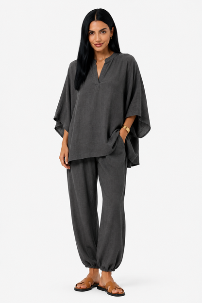 Conjunto de blusa fluida y pantalón ancho para mujer de Vera Serrat, en tela ligera y estilo elegante.