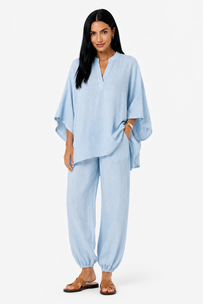 Conjunto de blusa fluida y pantalón ancho para mujer de Vera Serrat, con tela ligera y estilo elegante en color neutro.