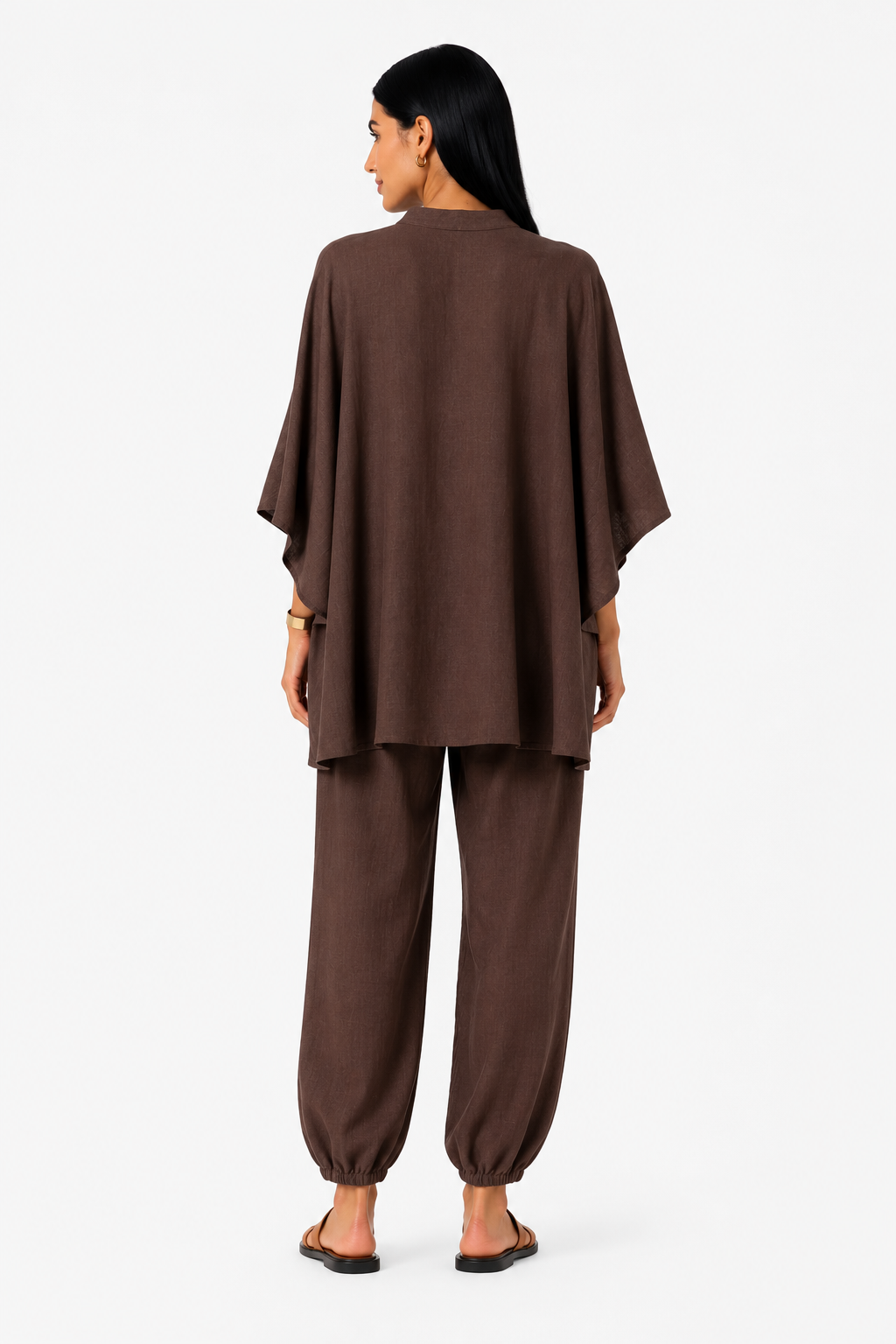 Blusa fluida y pantalón ancho para mujer de Vera Serrat, conjunto elegante con estilo cómodo y moderno.