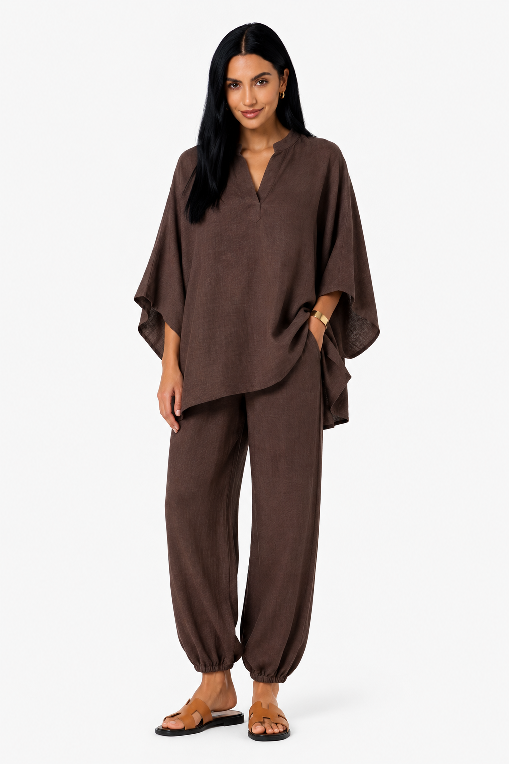 Conjunto de blusa fluida y pantalón ancho para mujer de Vera Serrat, en colores suaves y diseño elegante.